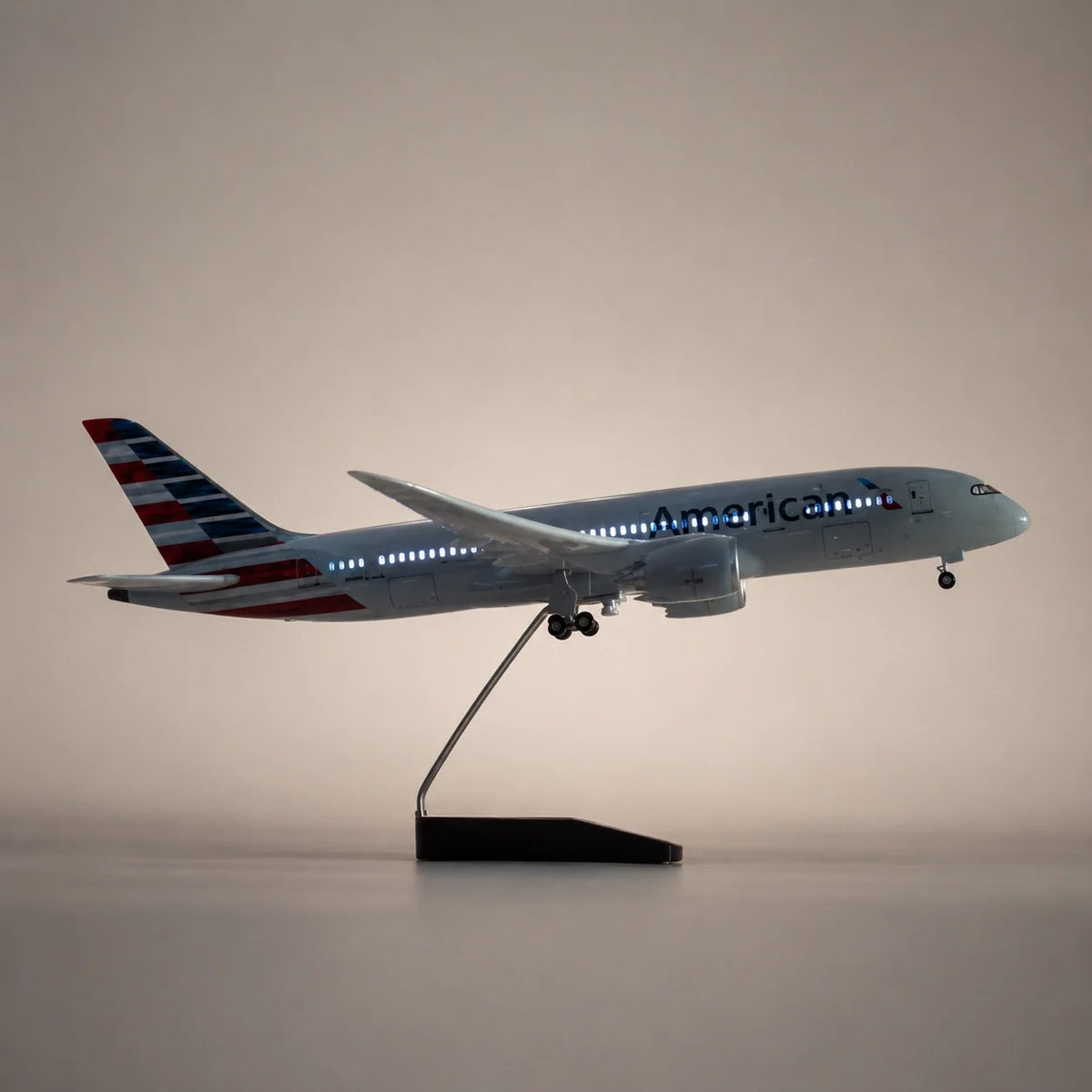 American Airlines Boeing 787 Dreamliner 1:130 Scale Model — view 4