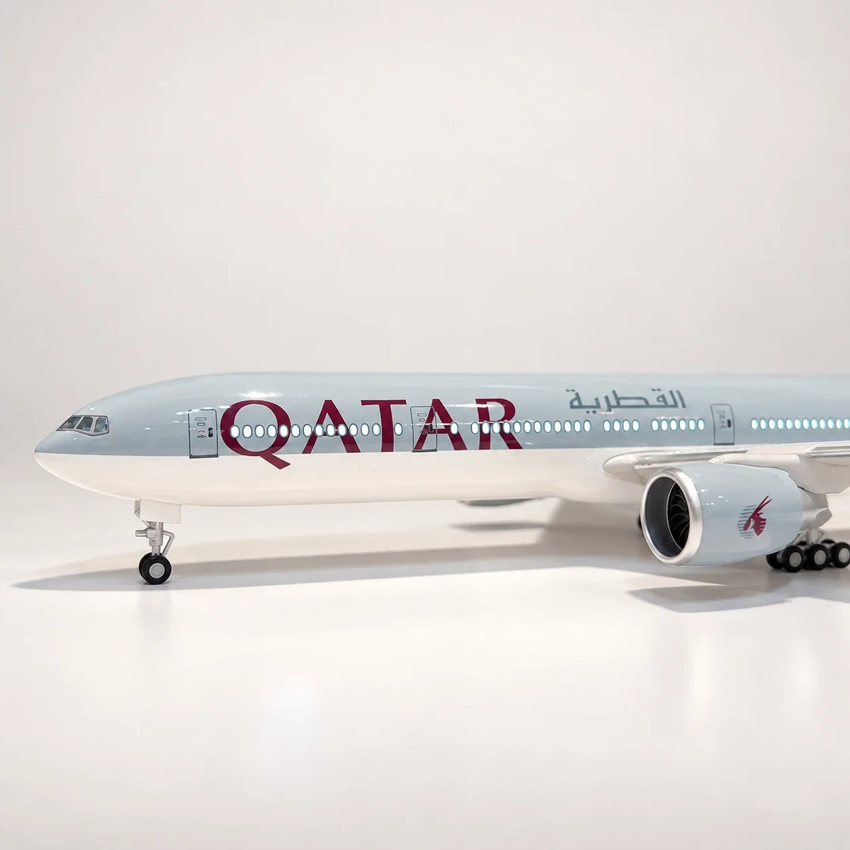 Qatar Airways Boeing 777-300ER 1:157 Scale Model — view 10
