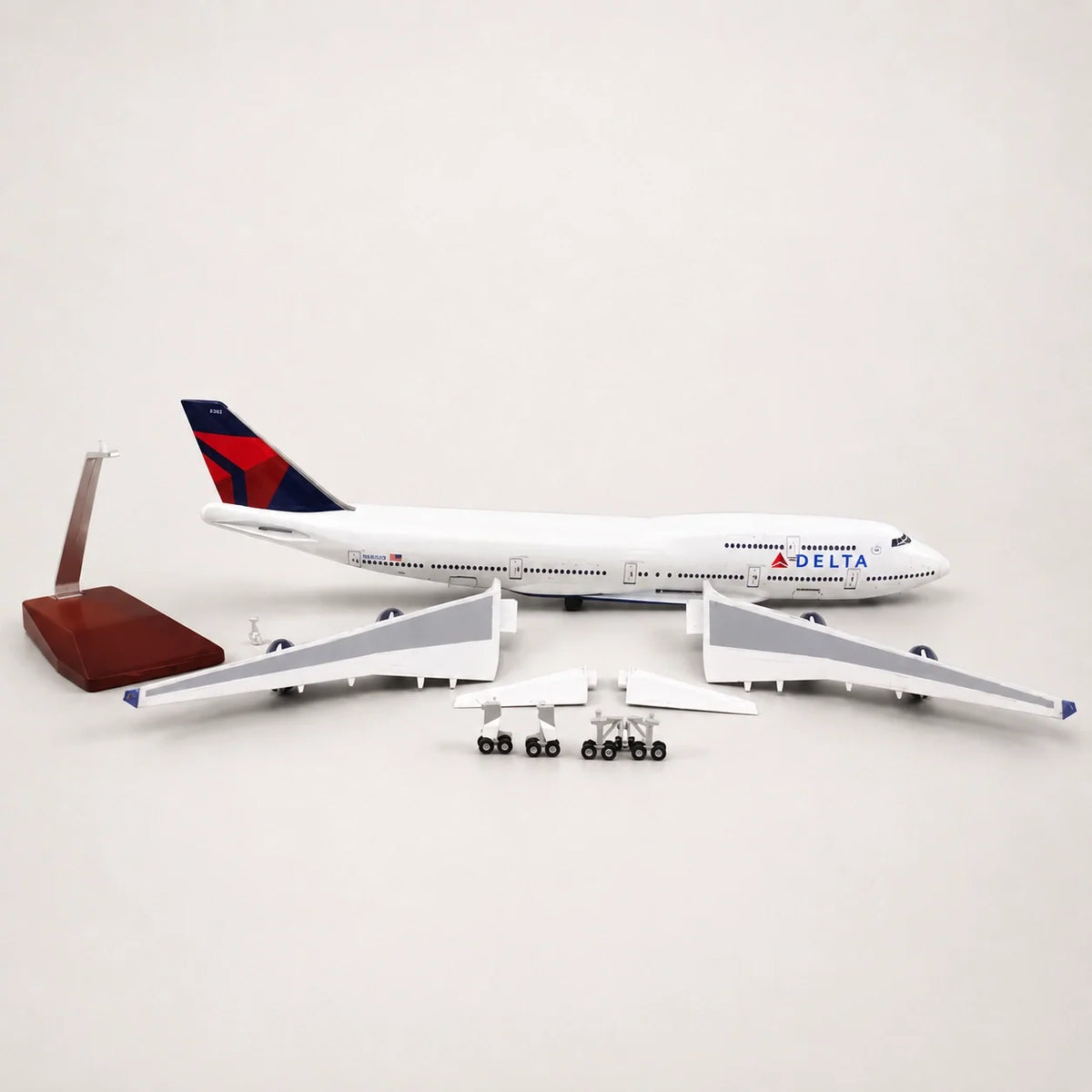 Delta Air Lines Boeing 747 1:150 Scale Model — view 12