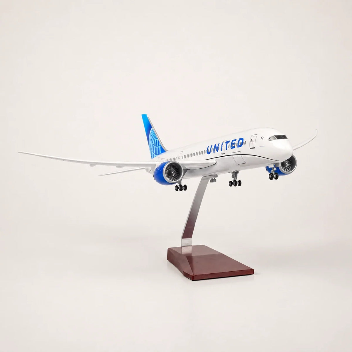 United Airlines Boeing 787 Dreamliner 1:130 Scale Model — view 3