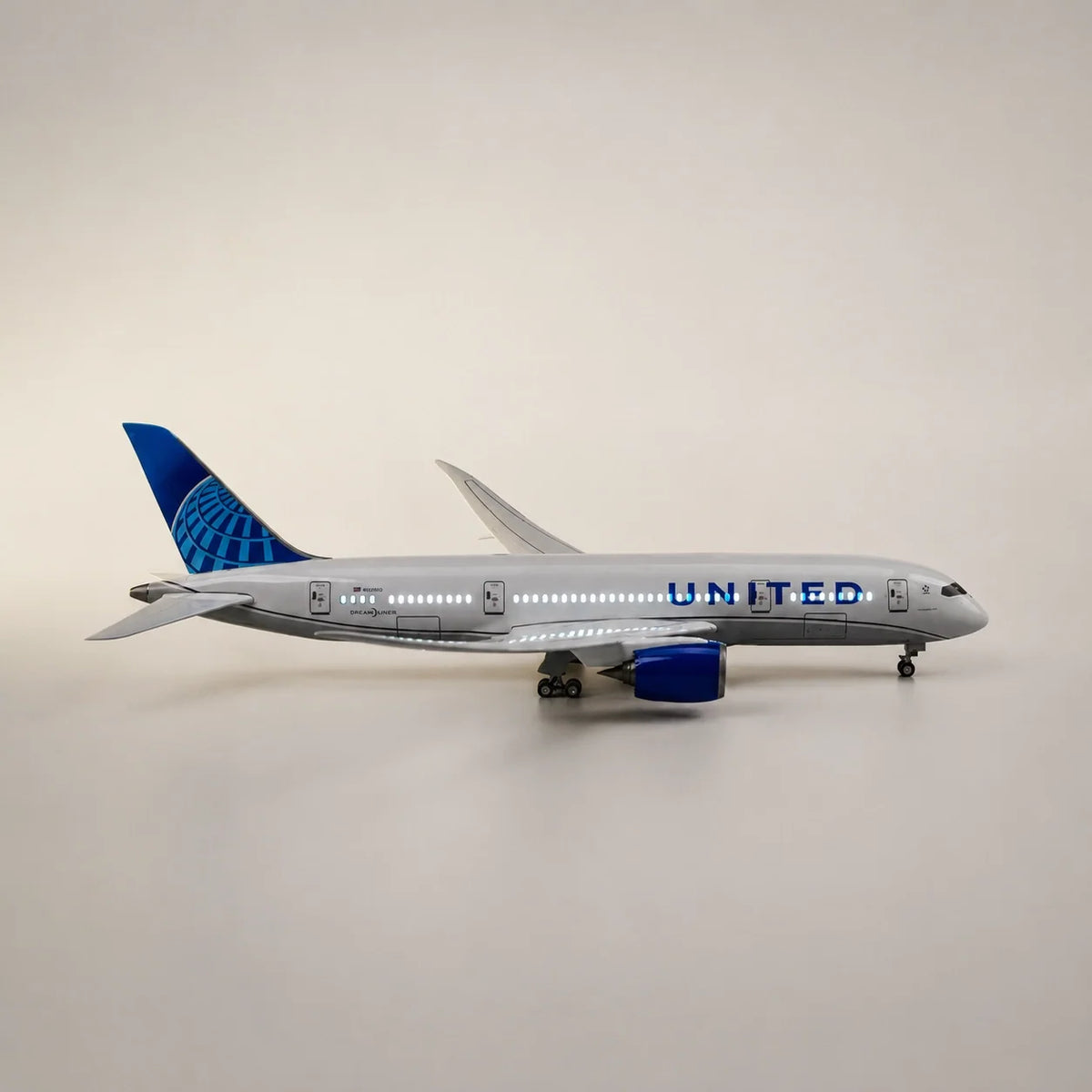 United Airlines Boeing 787 Dreamliner 1:130 Scale Model — view 5