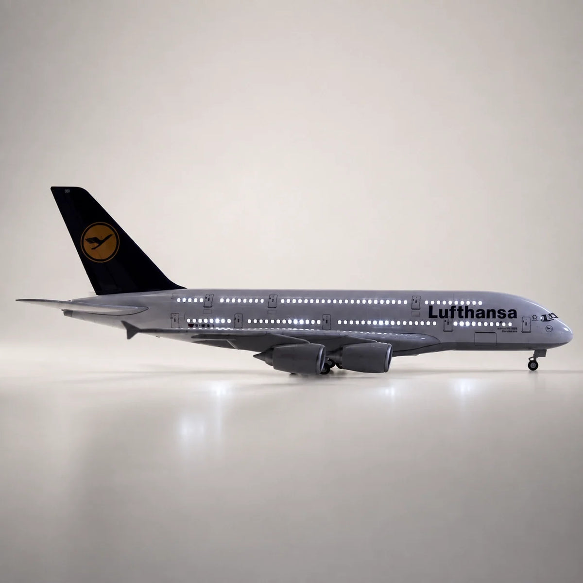 Lufthansa Airbus A380 Classic Livery 1:160 Scale Model — view 5