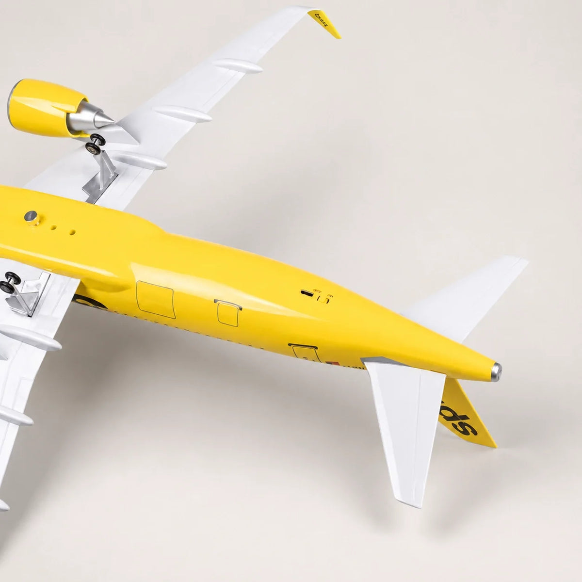 Spirit Airlines Airbus A320 1:80 Scale Model — view 9