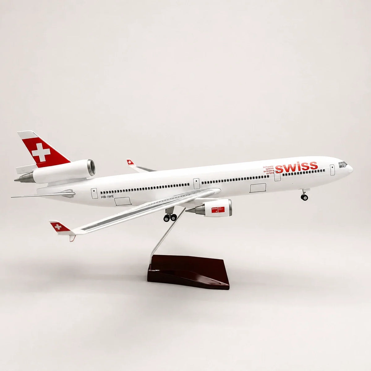SWISS McDonnell Douglas MD-11 1:130 Scale Model — view 2