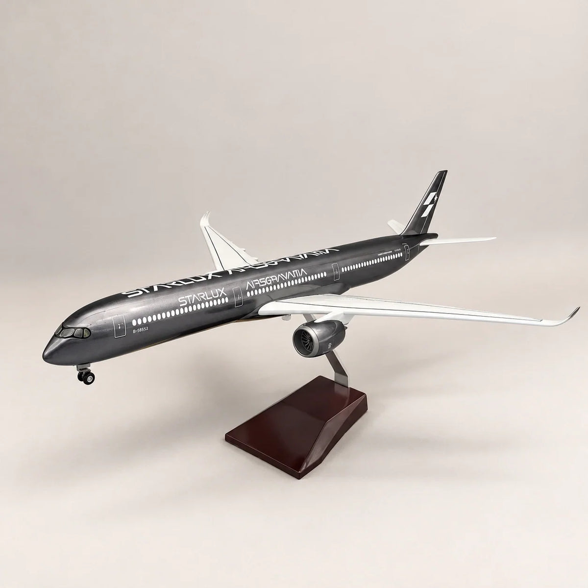 STARLUX Airlines Airbus A350-1000 Silver Livery 1:157 Scale Model — view 6