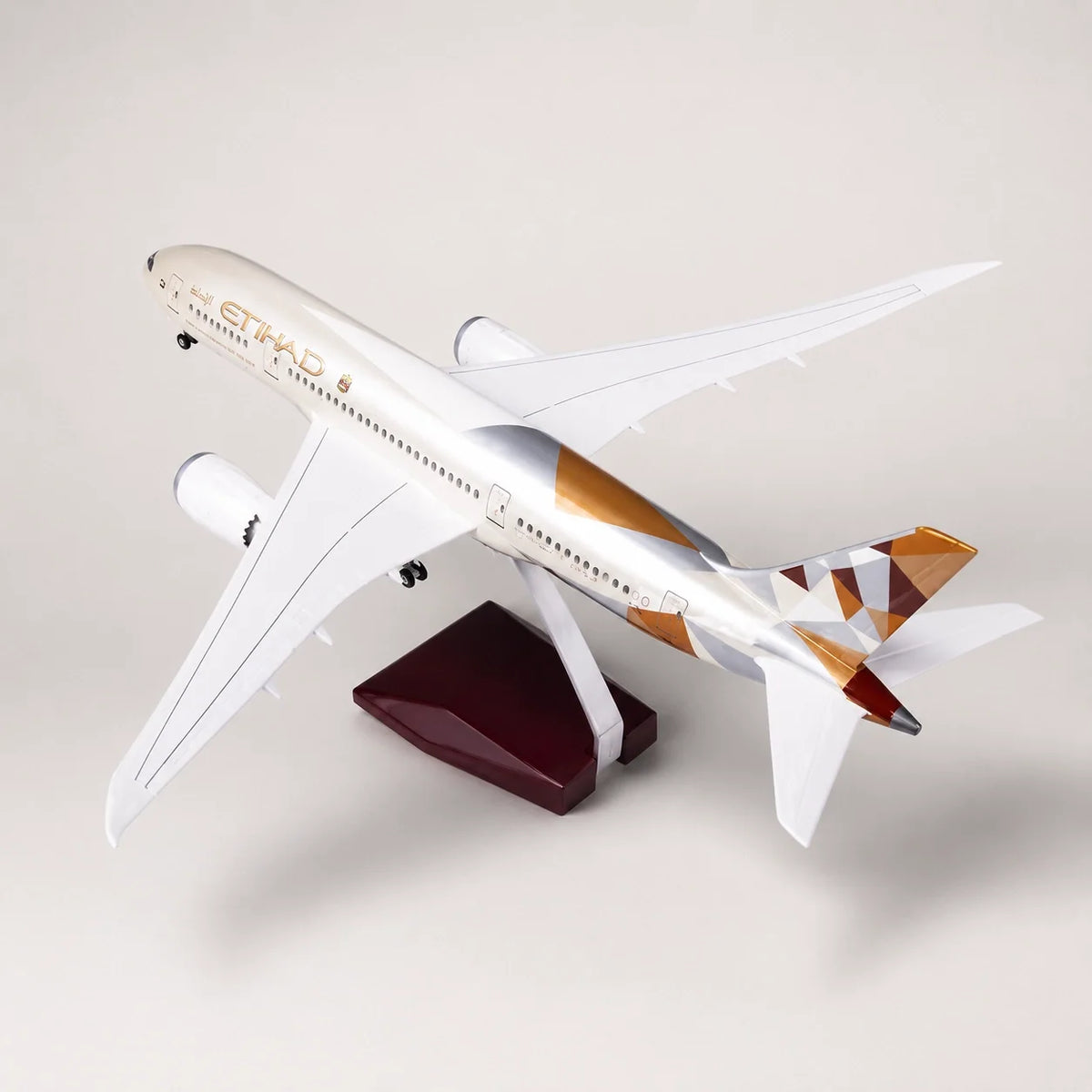 Etihad Airways Boeing 787 Dreamliner 1:130 Scale Model — view 3