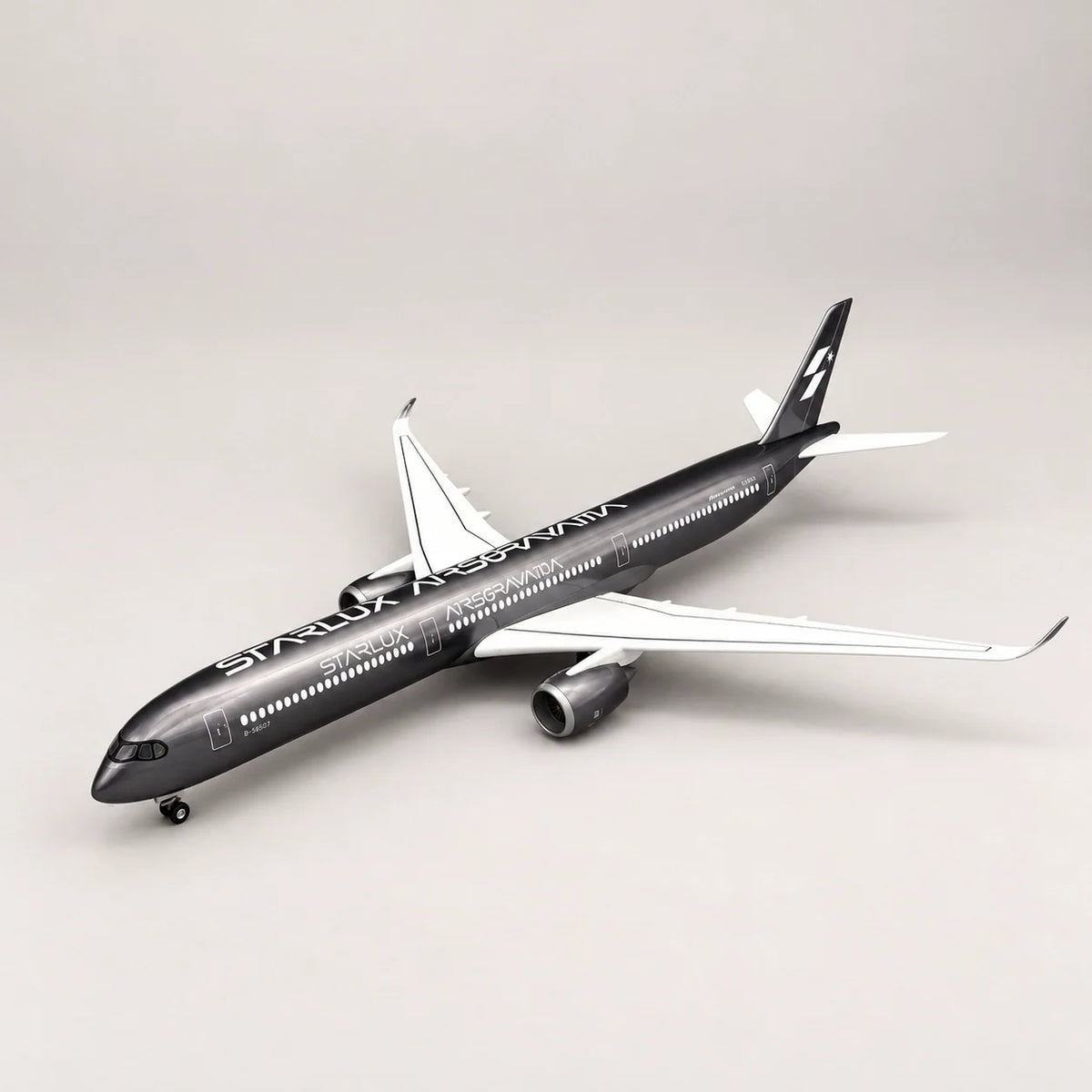 STARLUX Airlines Airbus A350-1000 Silver Livery 1:157 Scale Model — view 9
