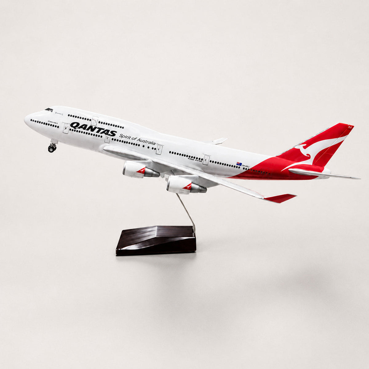 Qantas Boeing 747-400 1:150 Scale Model — view 2