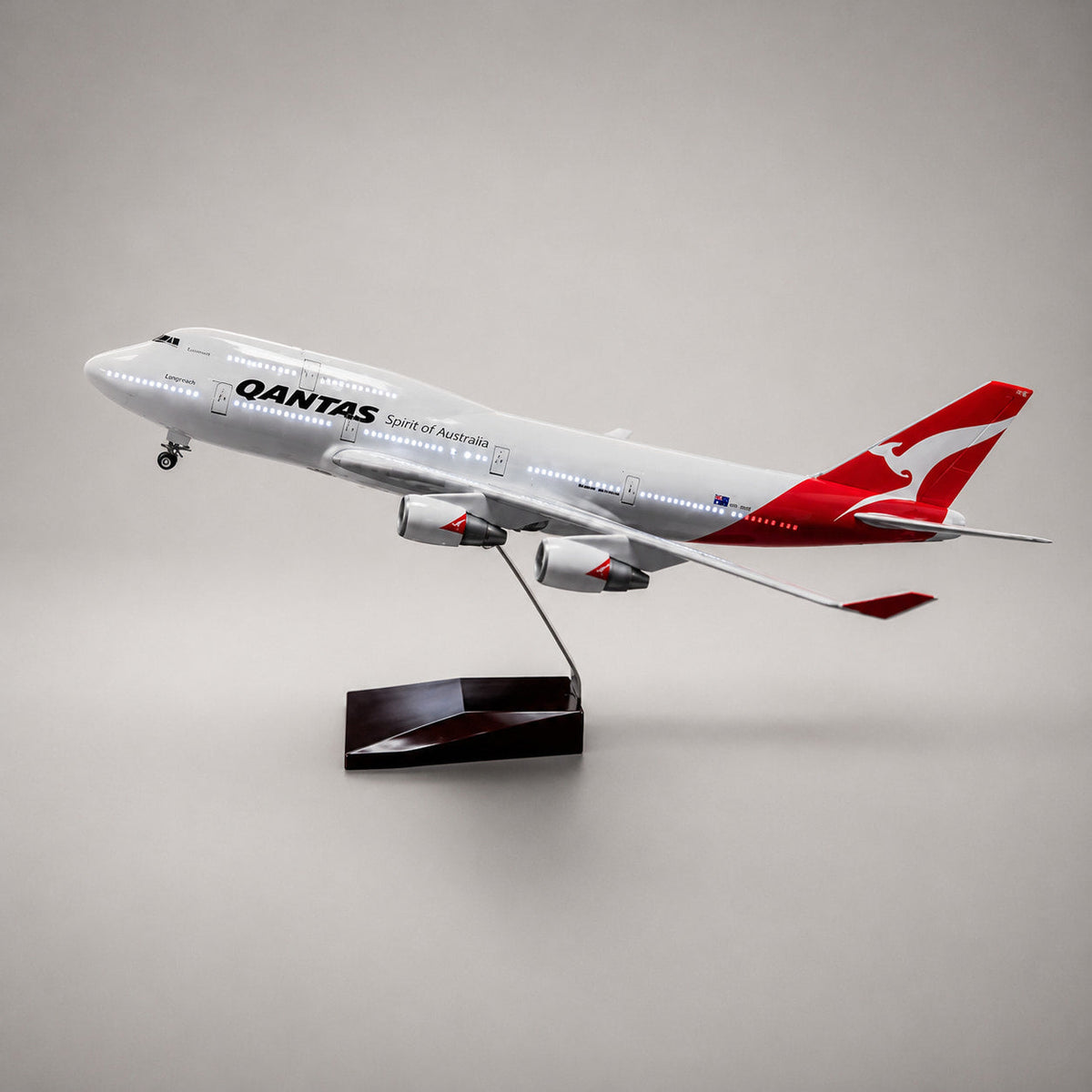 Qantas Boeing 747-400 1:150 Scale Model — view 3