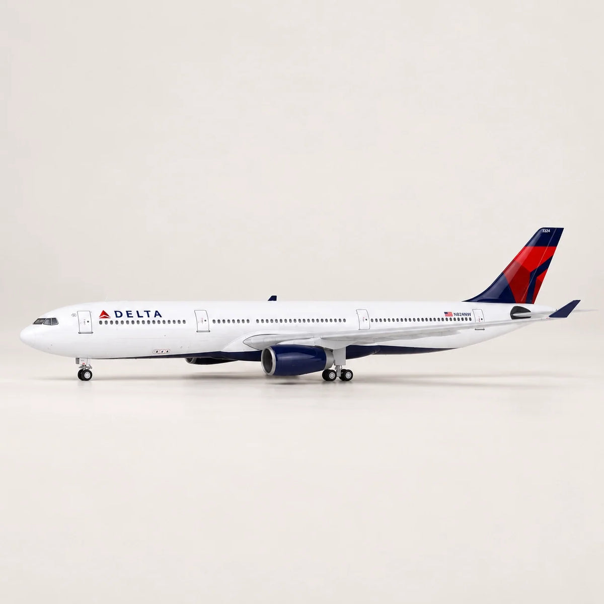 Delta Air Lines Airbus A330-300 1:135 Scale Model — view 5