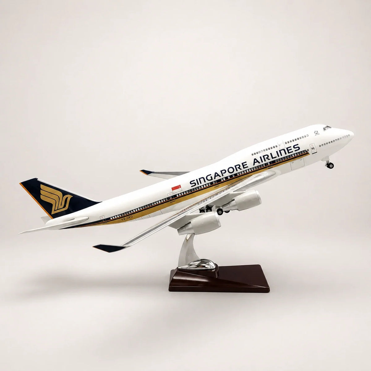 Singapore Airlines Boeing 747 Classic Livery 1:150 Scale Model — view 4