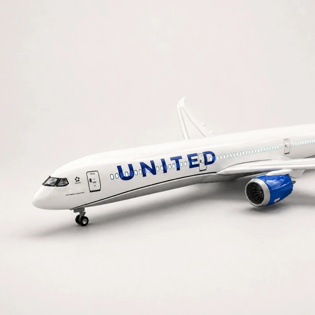 United Airlines Boeing 787-10 Dreamliner 1:145 Scale Model — view 6