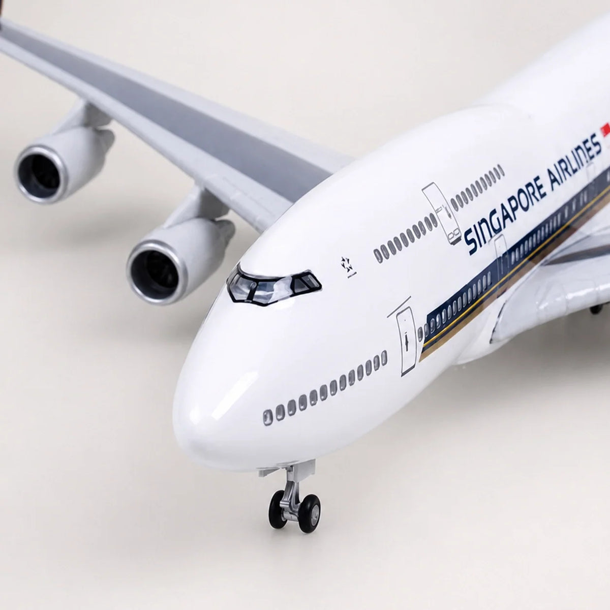Singapore Airlines Boeing 747 Classic Livery 1:150 Scale Model — view 14