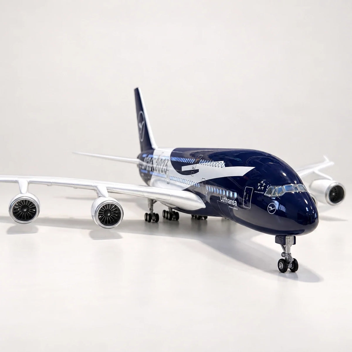 Lufthansa Airbus A380 100 Years Edition 1:160 Scale Model — view 7