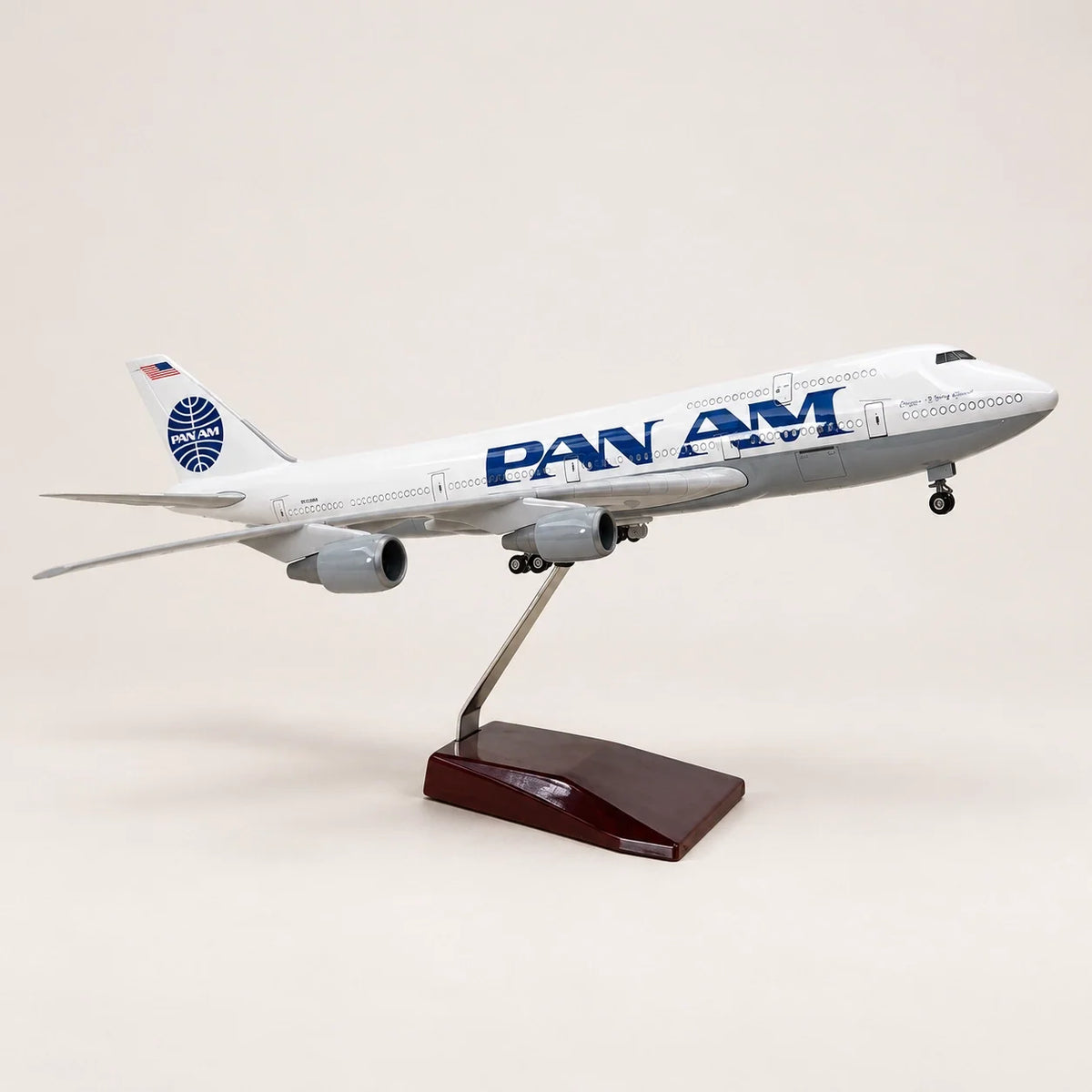 Pan American World Airways Boeing 747-400 1:150 Scale Model — view 4