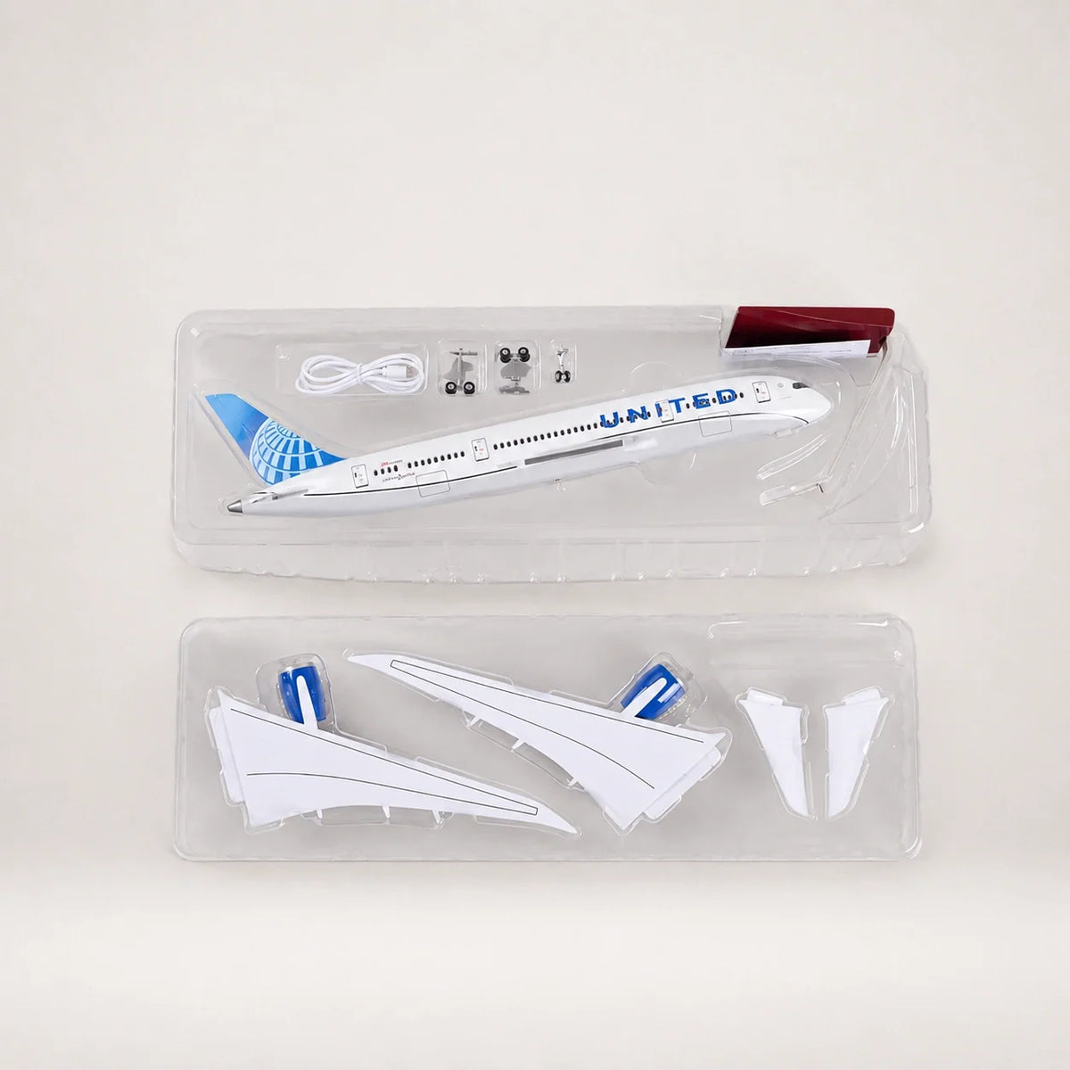 United Airlines Boeing 787 Dreamliner 1:130 Scale Model — view 9