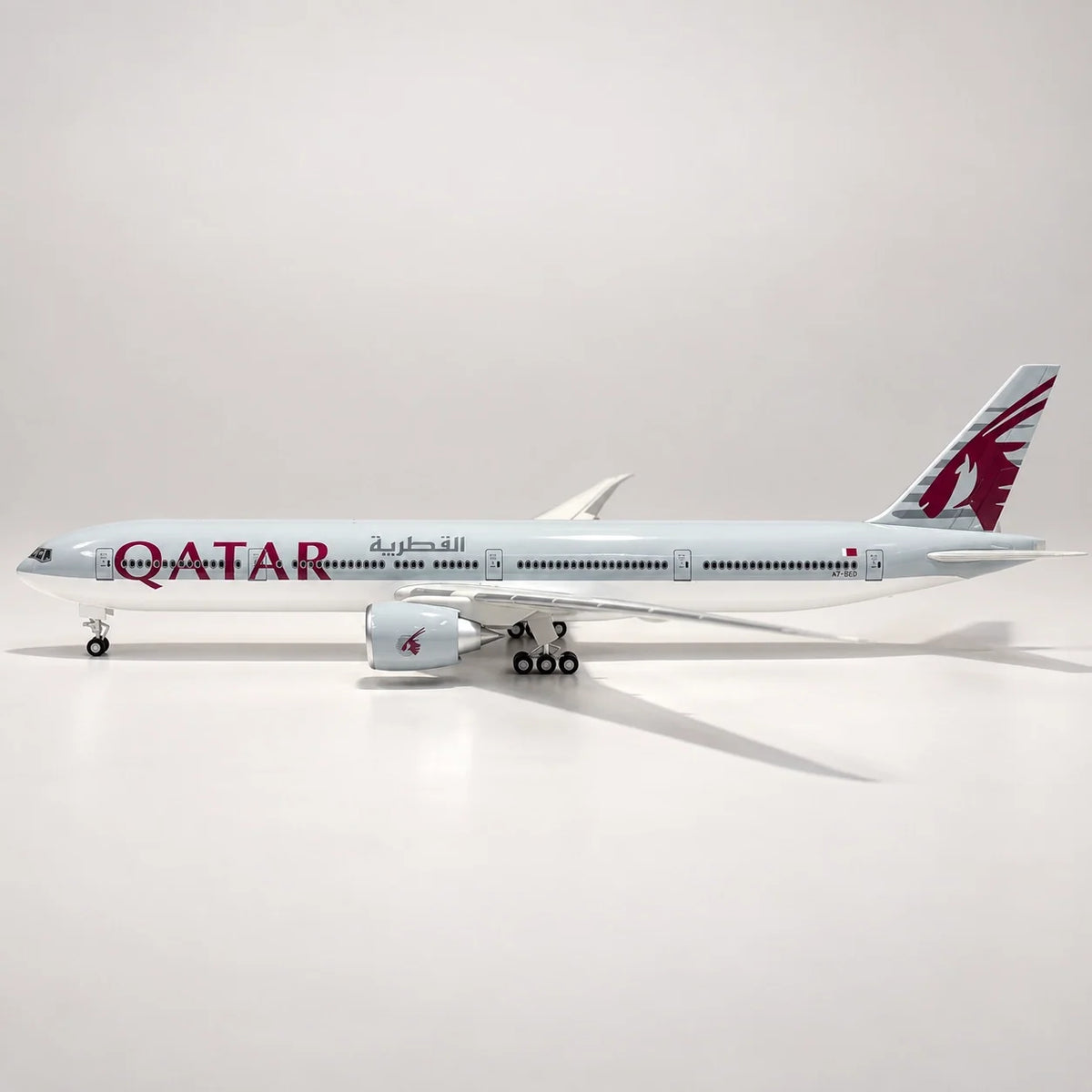 Qatar Airways Boeing 777-300ER 1:157 Scale Model — view 8