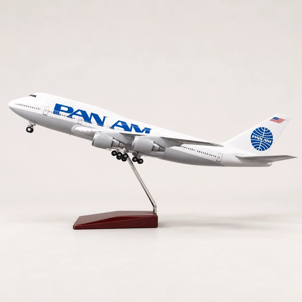 Pan American World Airways Boeing 747-400 1:150 Scale Model