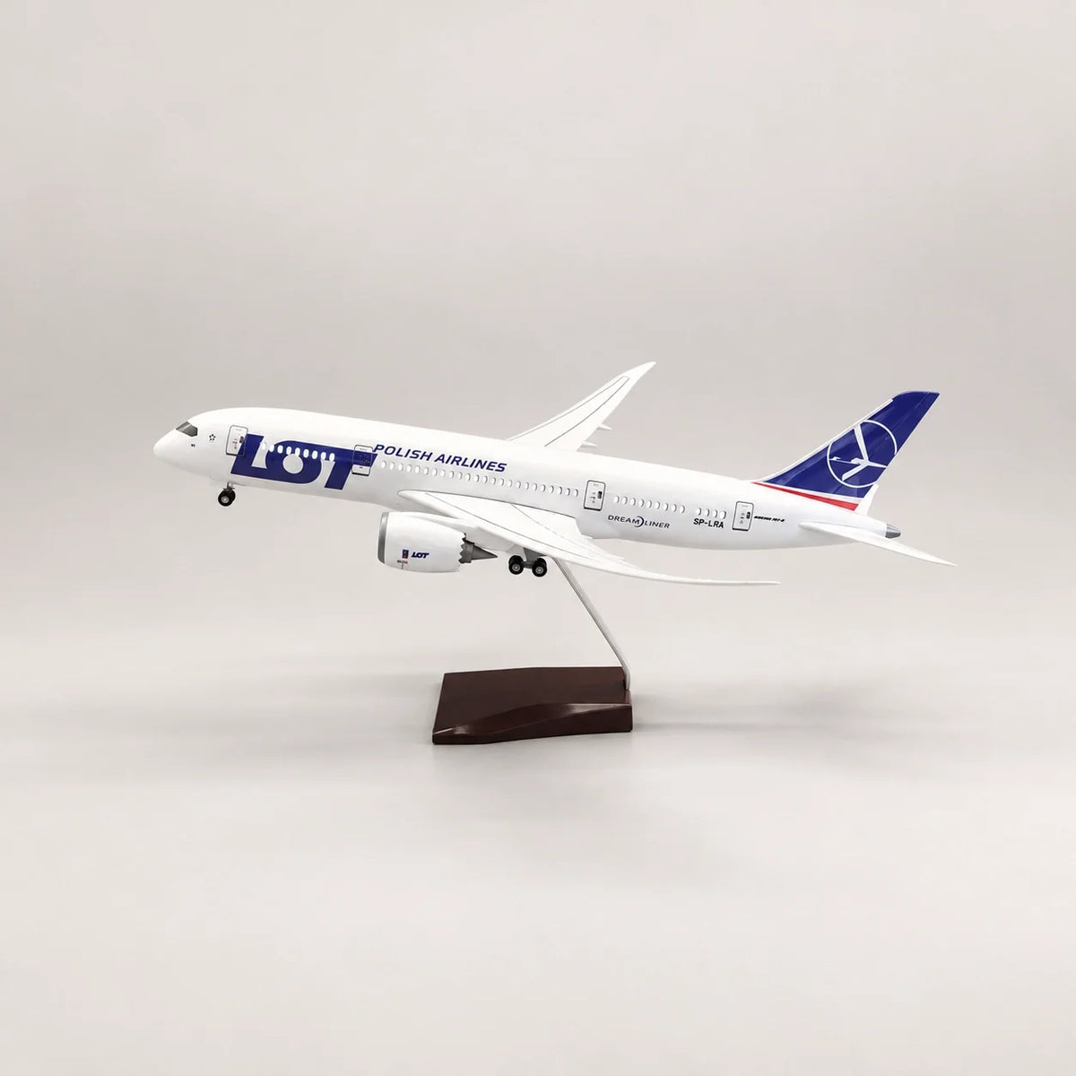 LOT Polish Airlines Boeing 787 1:130 Scale Model — view 3