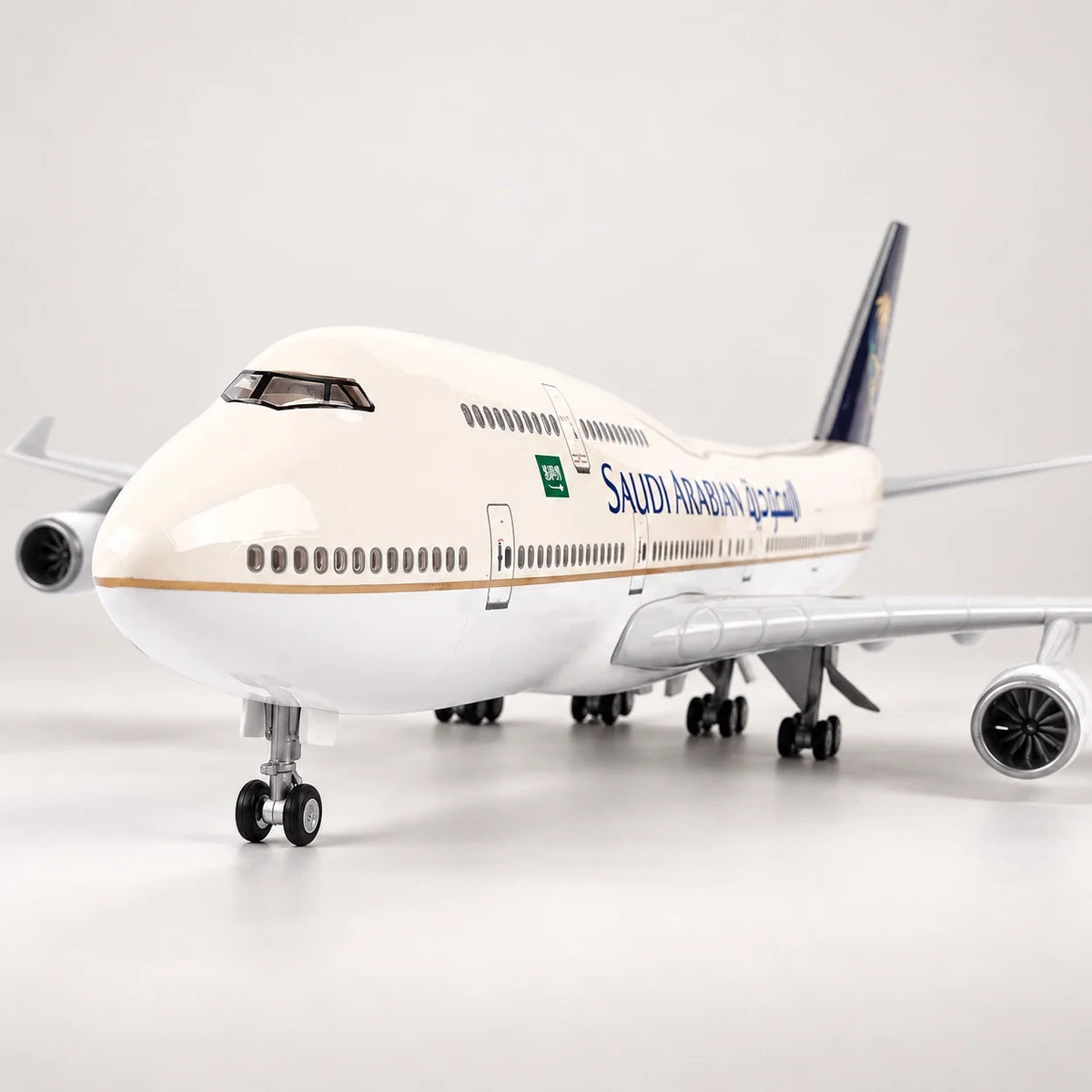Saudia Boeing 747 1:150 Scale Model — view 13