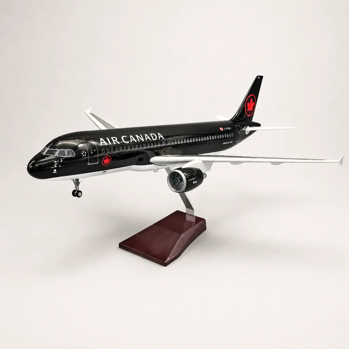 Air Canada Airbus A320 1:80 Scale Model — view 2