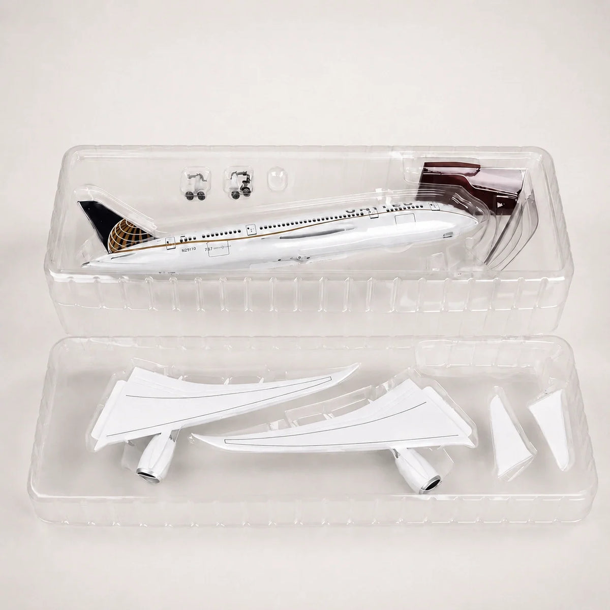 United Airlines Boeing 787 Dreamliner Classic Livery 1:130 Scale Model — view 12