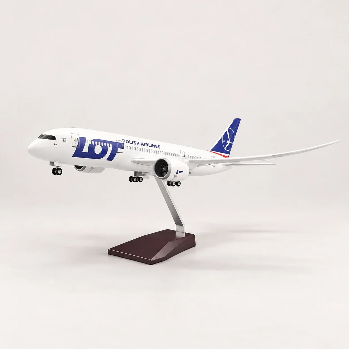 LOT Polish Airlines Boeing 787 1:130 Scale Model — view 5