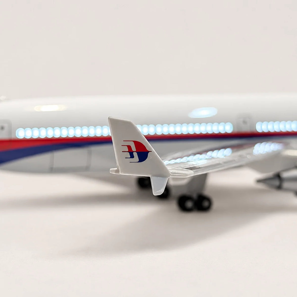 Malaysia Airlines McDonnell Douglas MD-11 1:130 Scale Model — view 12