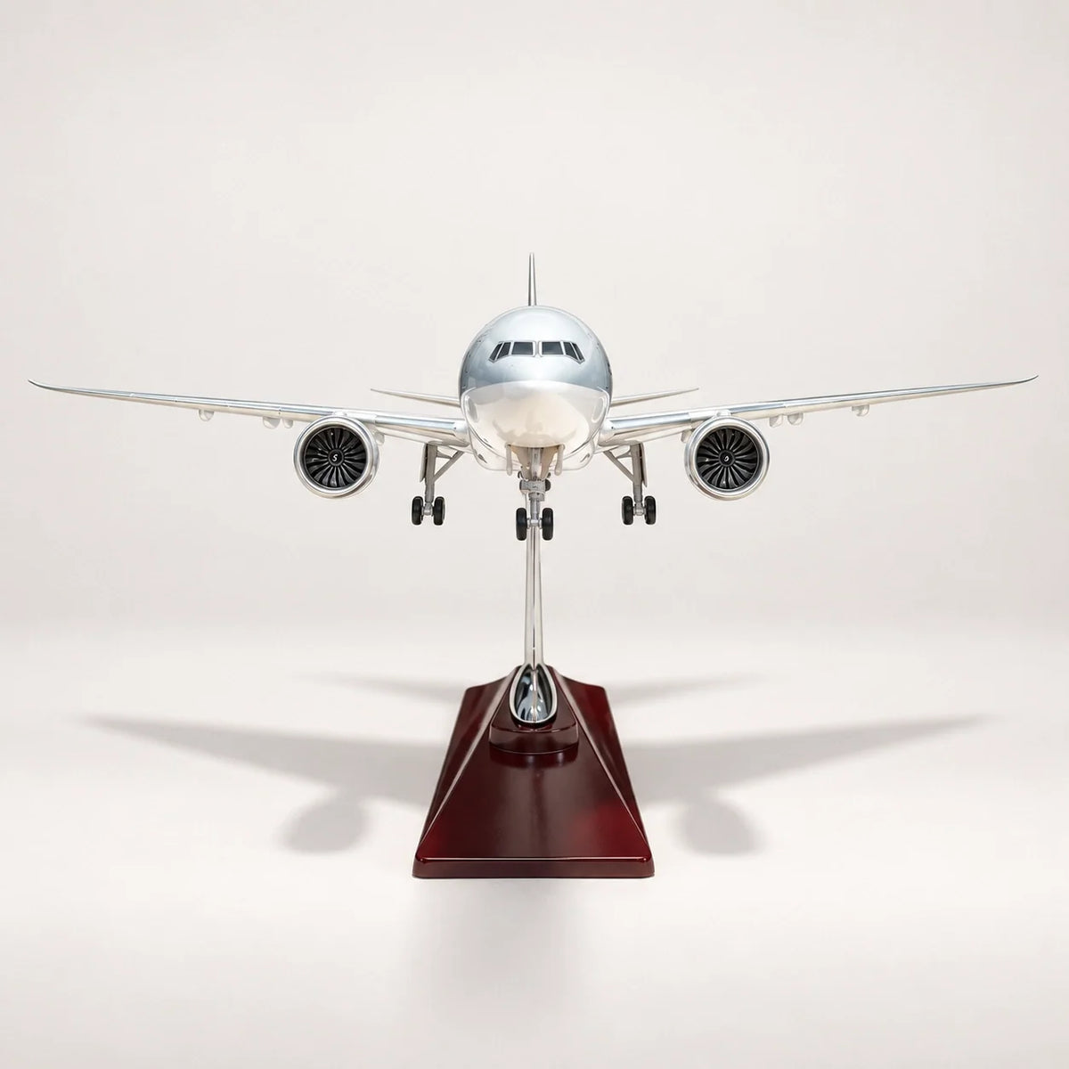 Qatar Airways Boeing 777-300ER 1:157 Scale Model — view 7