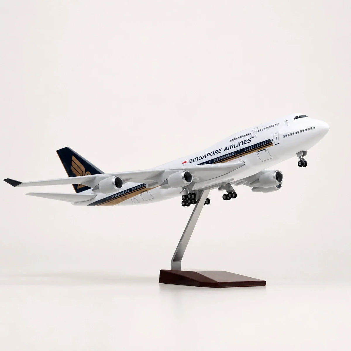Singapore Airlines Boeing 747 Classic Livery 1:150 Scale Model — view 2