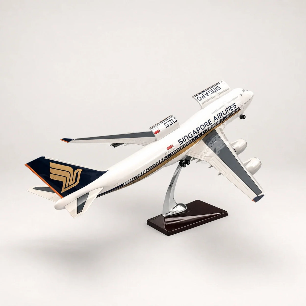 Singapore Airlines Boeing 747 Classic Livery 1:150 Scale Model — view 7