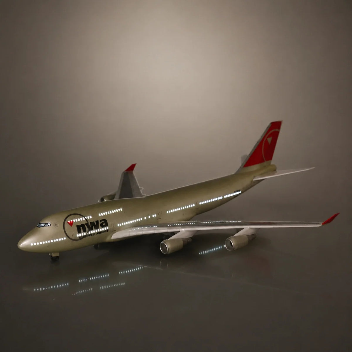 Northwest Airlines Boeing 747 1:150 Scale Model — view 8