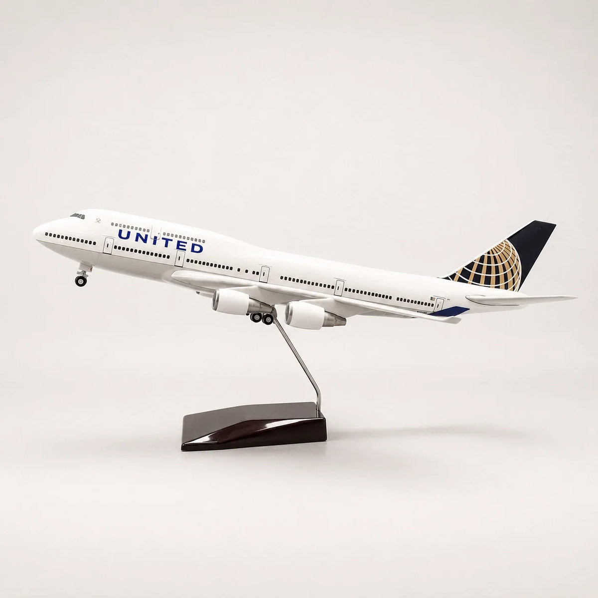 United Airlines Boeing 747 1:150 Scale Model