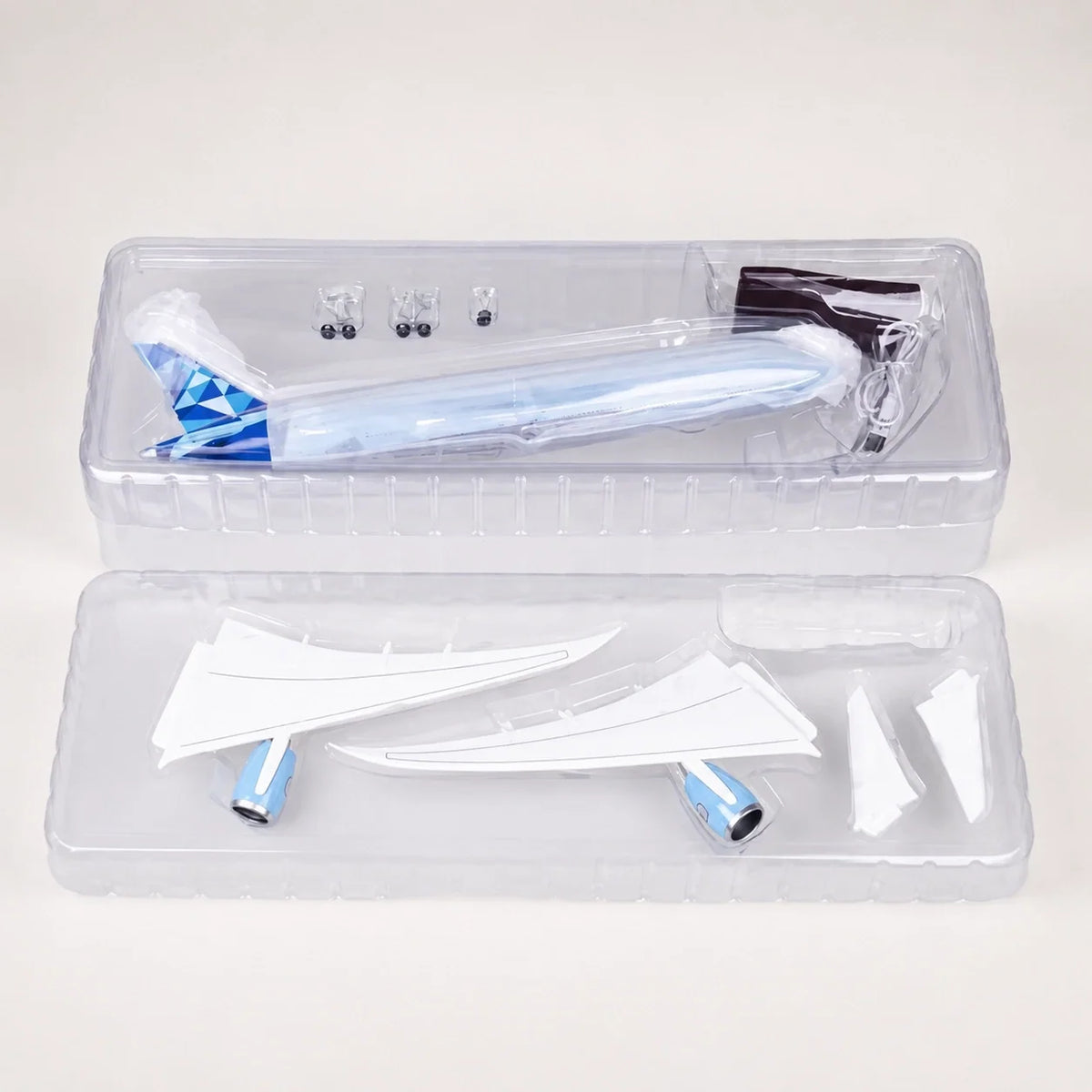 Etihad Airways Boeing 787 Manchester City Edition 1:130 Scale Model — view 10