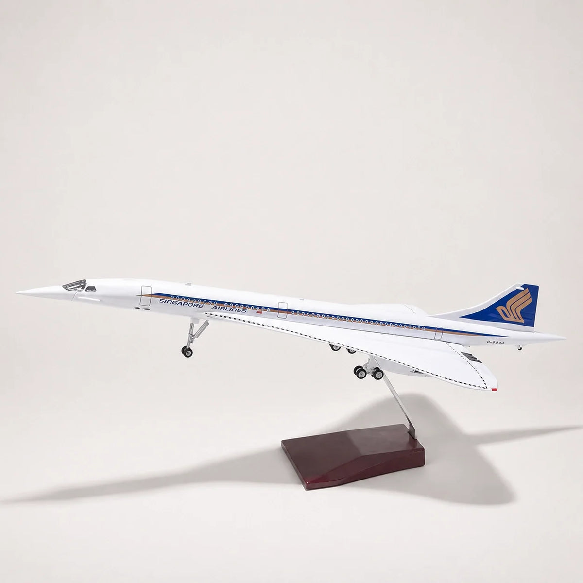 Singapore Airlines Concorde 1:125 Scale Model — view 3
