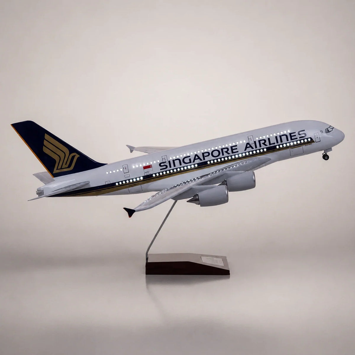 Singapore Airlines Airbus A380 1:160 Scale Model — view 3