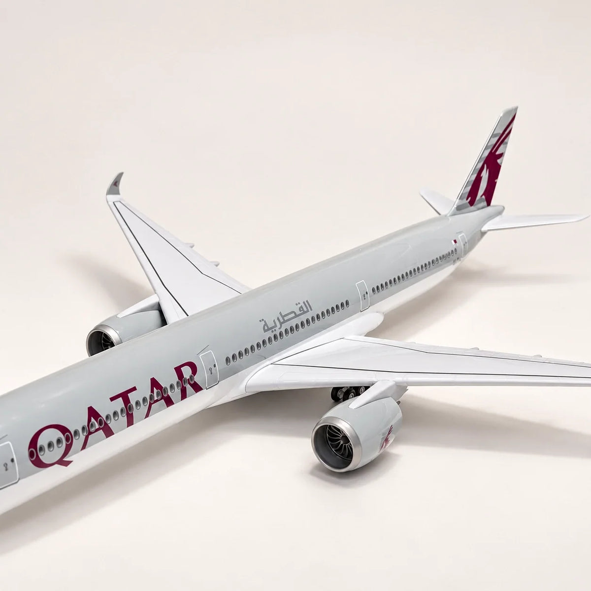 Qatar Airways Airbus A350-1000 1:157 Scale Model — view 7