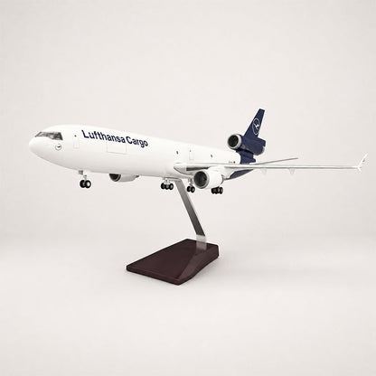 Lufthansa McDonnell Douglas MD-11 1:130 Scale Model — view 3