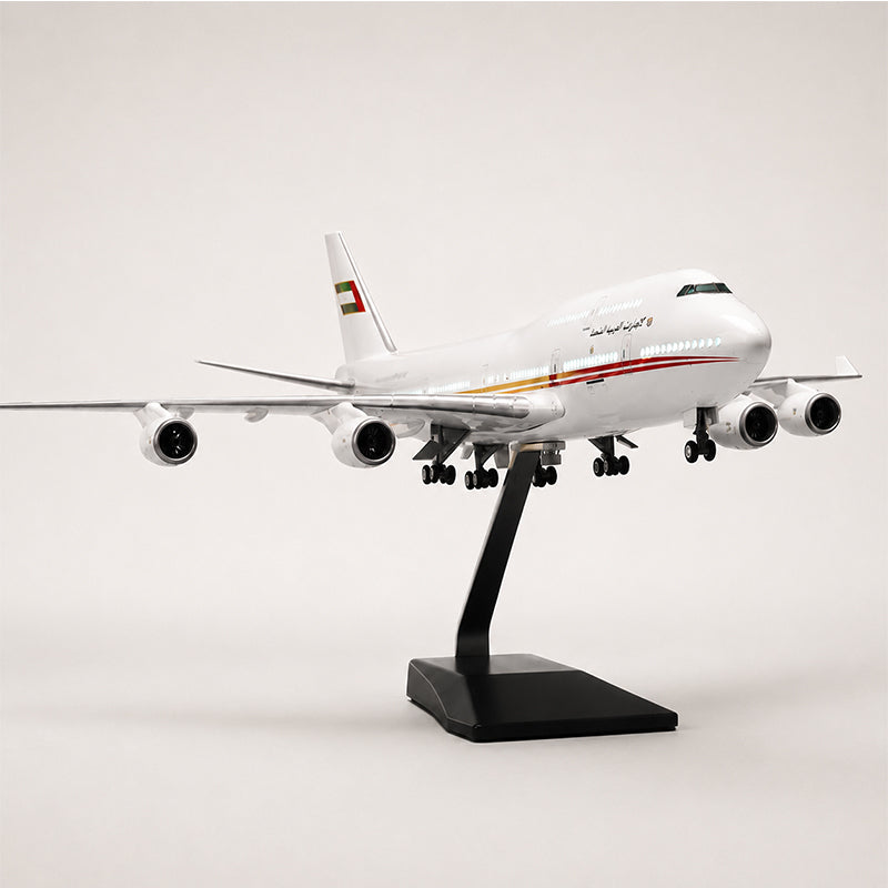 UAE Presidential Flight Boeing 747 1:150 Scale Model — view 2