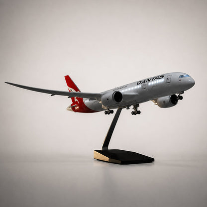 Qantas Boeing 787-9 Dreamliner 1:130 Scale Model — view 2