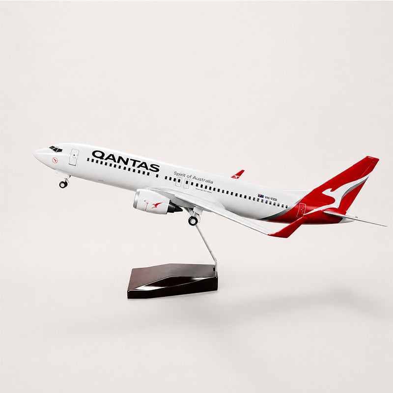 Qantas Boeing 737-800 1:85 Scale Model — view 2