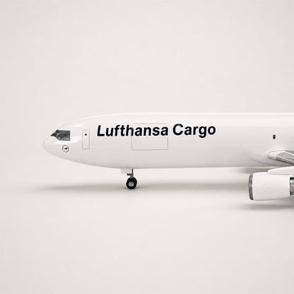 Lufthansa McDonnell Douglas MD-11 1:130 Scale Model — view 4