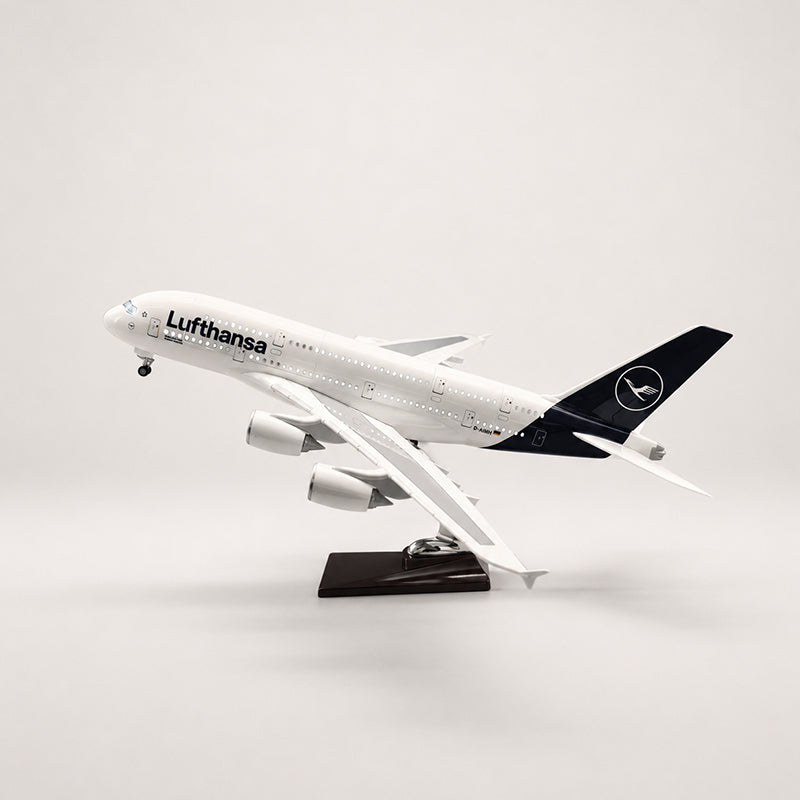Lufthansa Airbus A380 New Livery 1:160 Scale Model — view 3