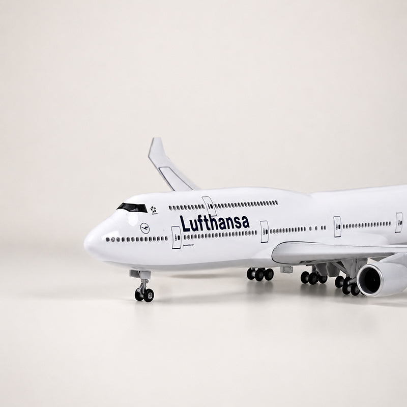 Lufthansa Boeing 747 Classic Livery 1:150 Scale Model — view 8