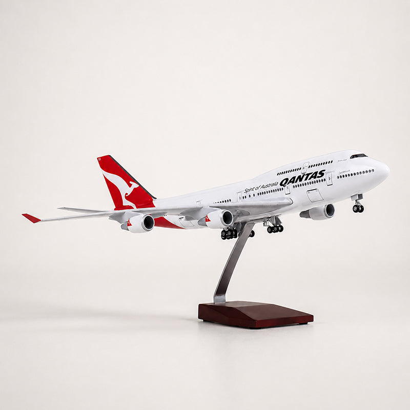 Qantas Boeing 747-400 1:150 Scale Model — view 7