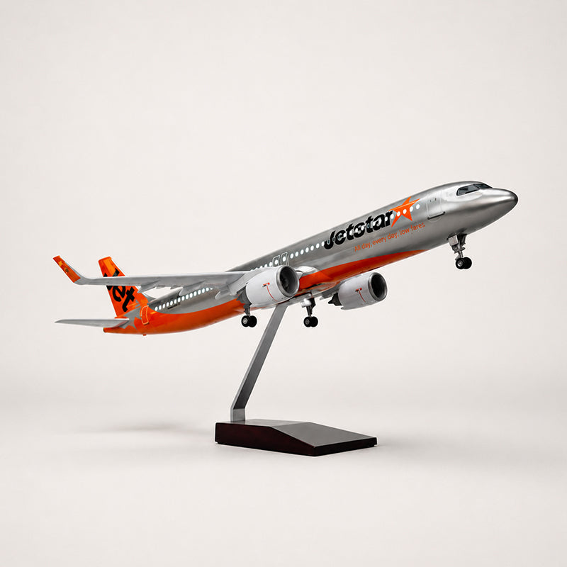Jetstar Airbus A321neo 1:100 Scale Model — view 2