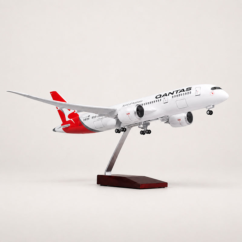 Qantas Boeing 787-9 Dreamliner 1:130 Scale Model — view 3