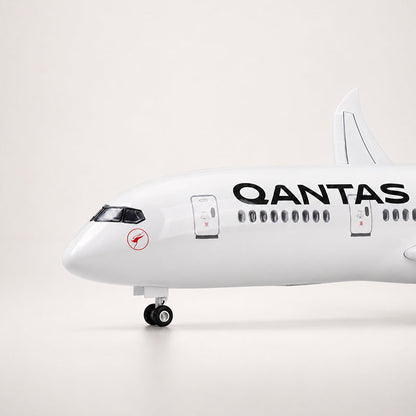 Qantas Boeing 787-9 Dreamliner 1:130 Scale Model — view 8