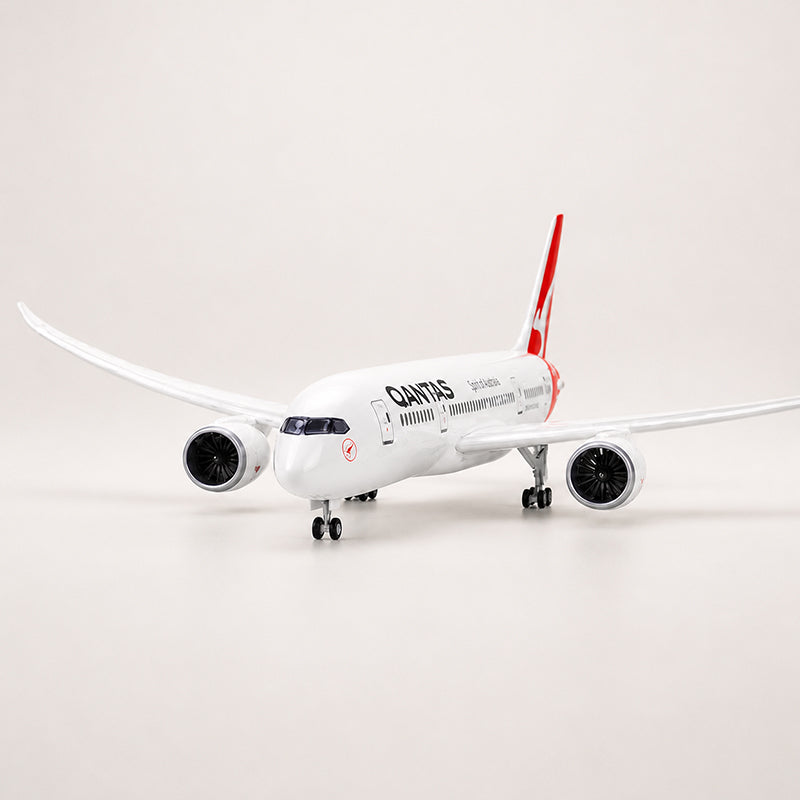 Qantas Boeing 787-9 Dreamliner 1:130 Scale Model — view 5