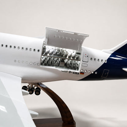 Lufthansa Airbus A380 New Livery 1:160 Scale Model — view 11